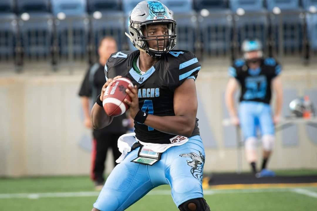 Monarchs quarterback #4 scanning the field in the pocket